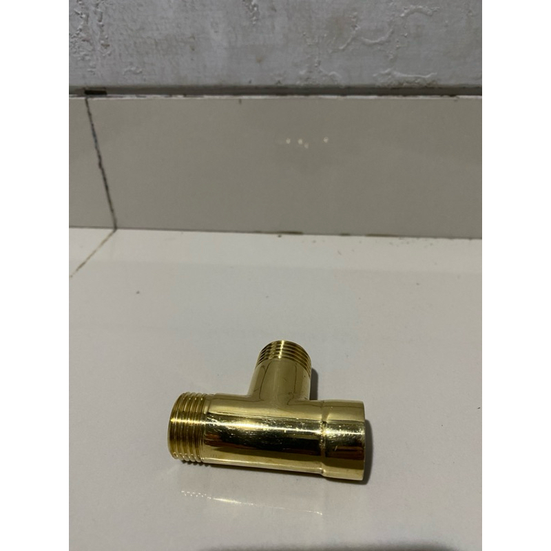 T sambungan Shower Kuningan drat dalam 12/inch / drat luar 1/2 inch