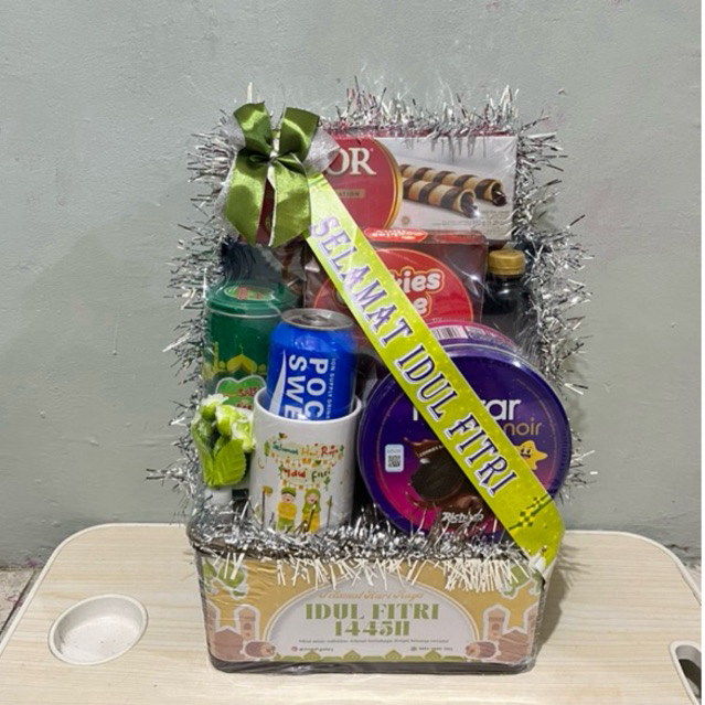 

Parcel Hampers Lebaran dengan Mug Random