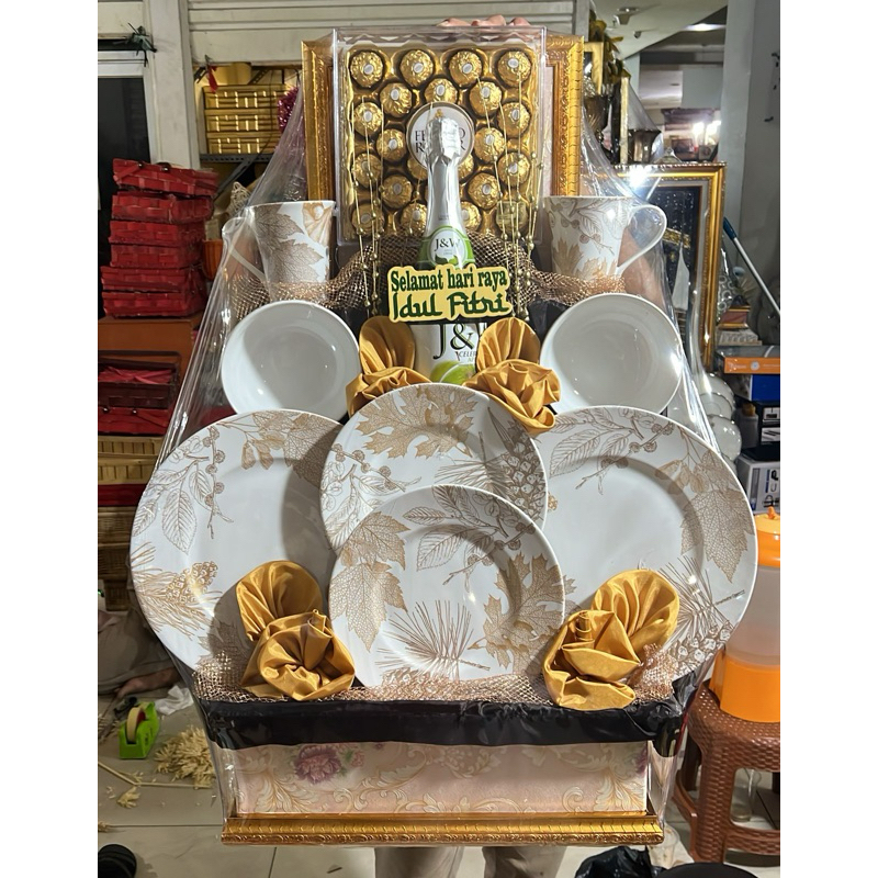 

parcel dinnerset sango/hadiah hampers lebaran/hampers pecah belah keramik 2025