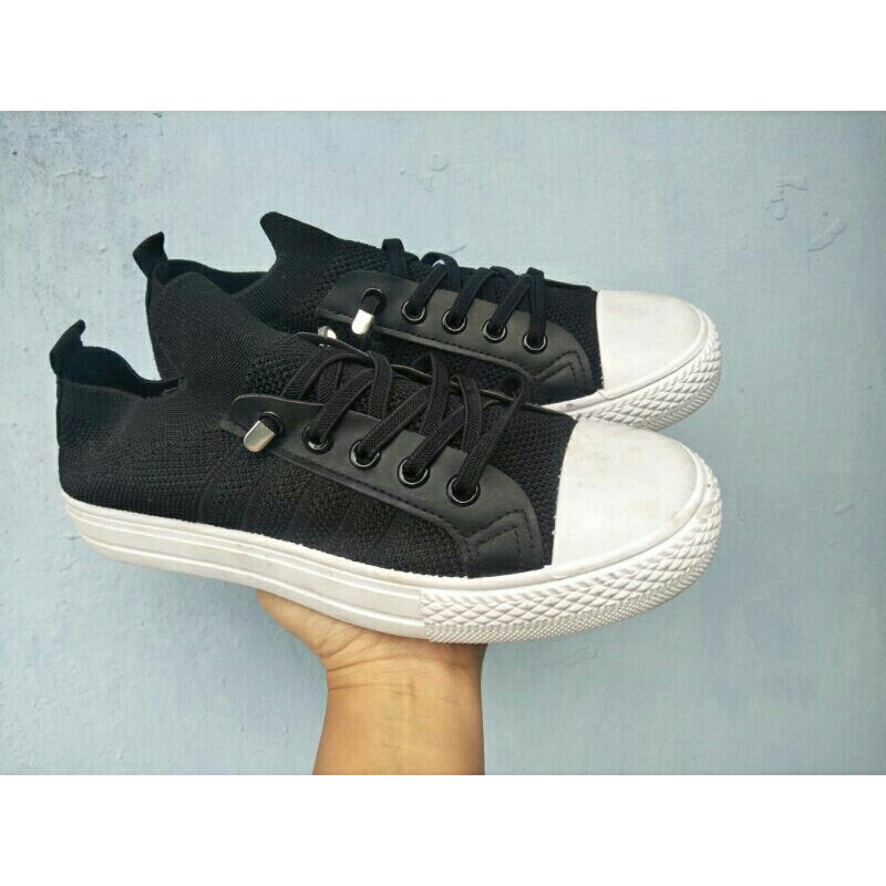 Sepatu Merk Svekes,  Size 39