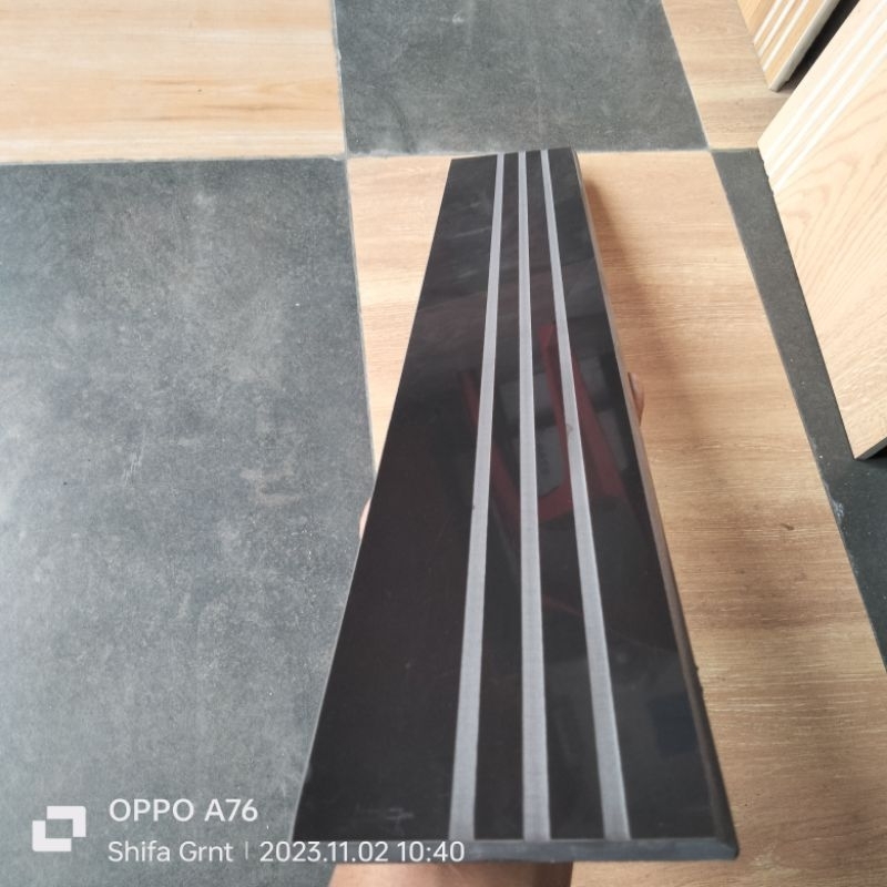 Granit plint 10x60.hitam stepnosing/kia
