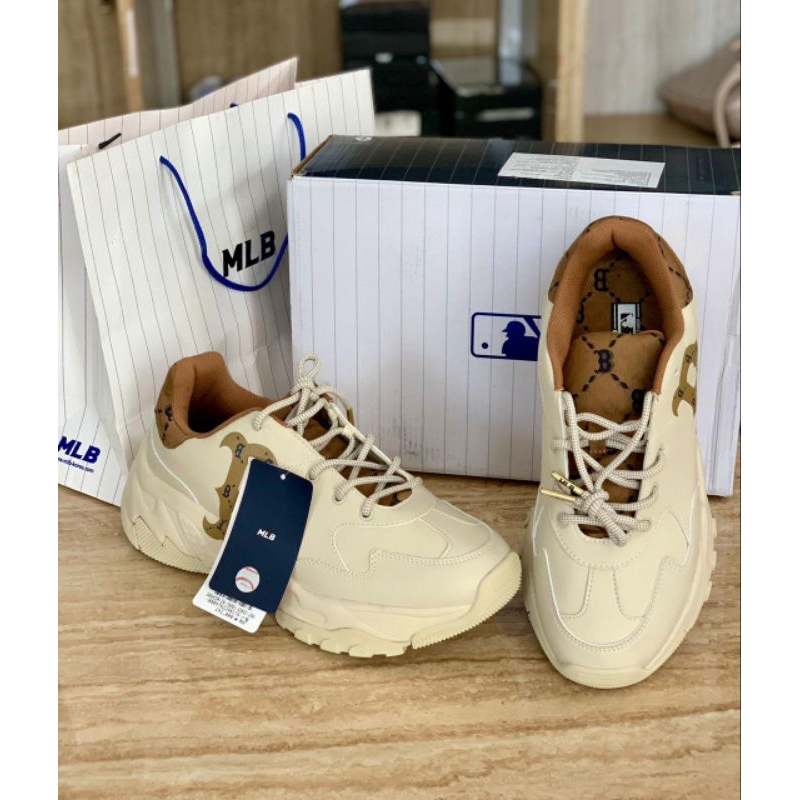 sepatu MLB Bigball Chunky Mono Heel Boston Size 44 (Insole 28 cm) Rp. 1.200k,-*  *(Inc Box ori+ pape