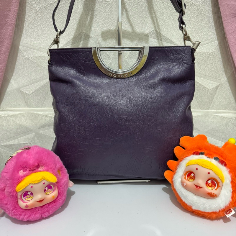 tas sling bag kulit asli. tas sling bag honggu preloved ungu