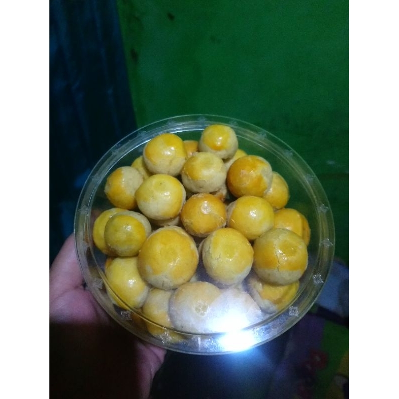 

Nastar lembut di dalam cruncy di luar