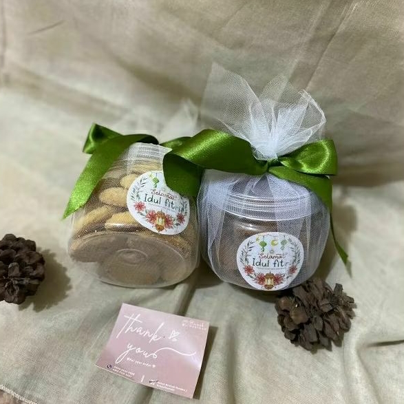 

Hampers kue kering / anekah kue kering packing with tile ribbon / parsel kue lebaran