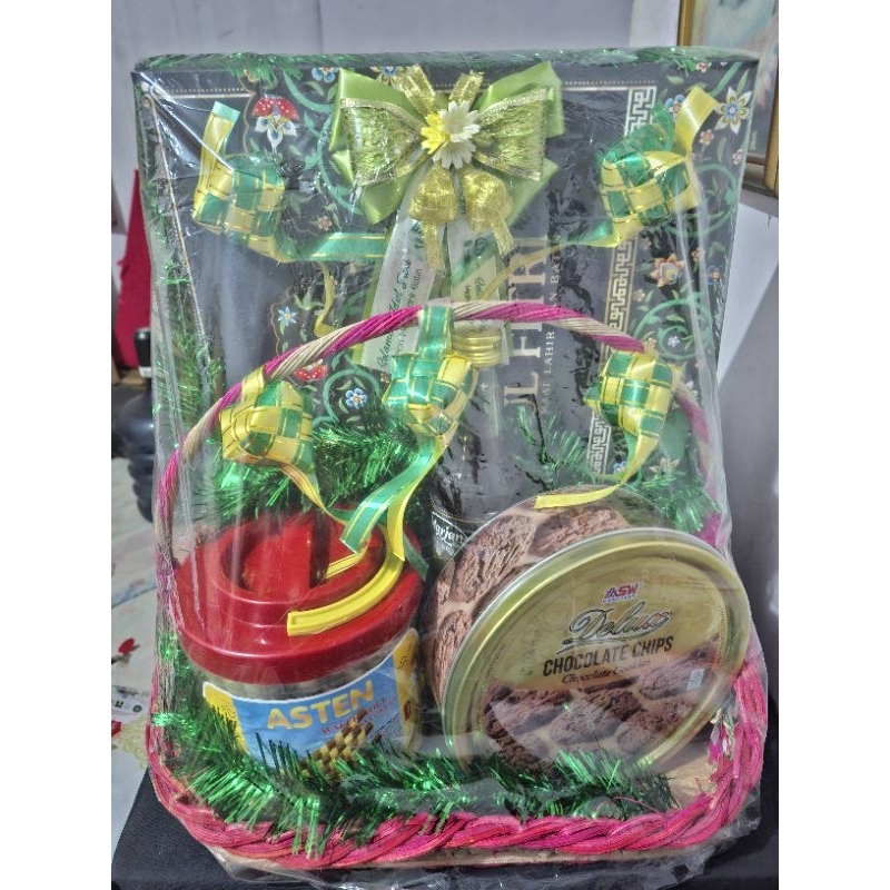 

Hampers Box B Paket 7. Kue Kering 6 + Biskuit Kaleng 700 Gram 2 + Sirup Margan 1 + Kartu Ucapan. Hampers Edisi Lebaran.