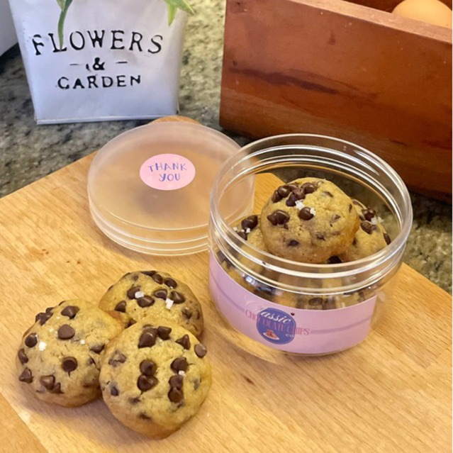

classic chocolate chips cookie