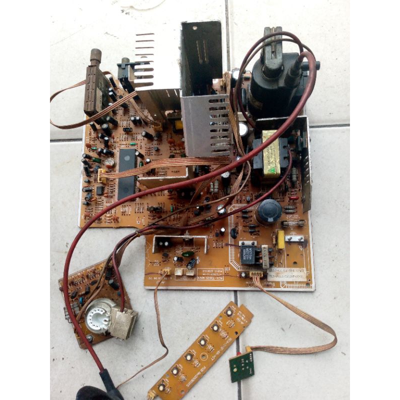 Mesin TV tabung slim 21inc merk ichiko.gembling