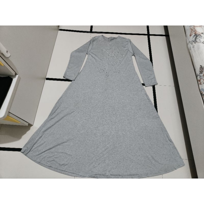 gamis abu-abu wanita