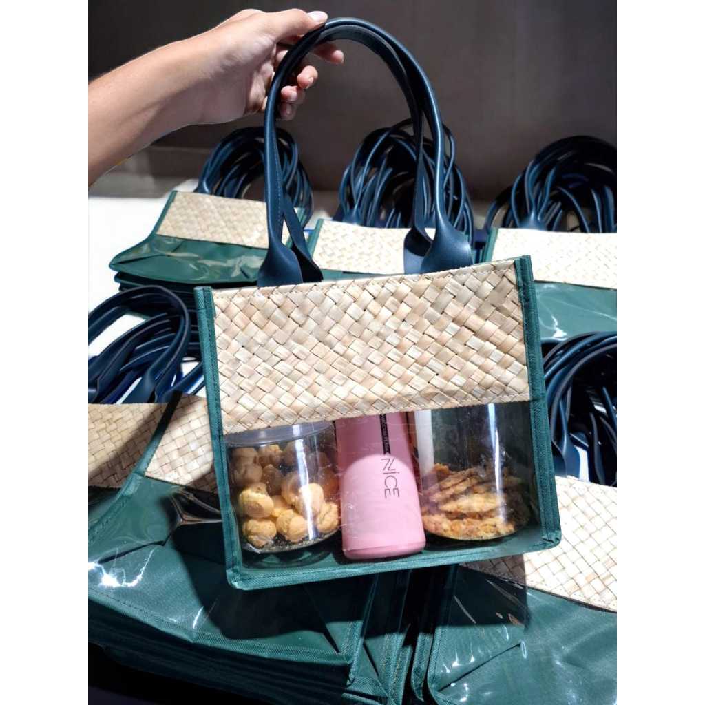 

Tas Kanvas Mika Kombinasi Bambu Pandan - Tas Hampers Lebaran Minimalist Parsel Idul Fitri