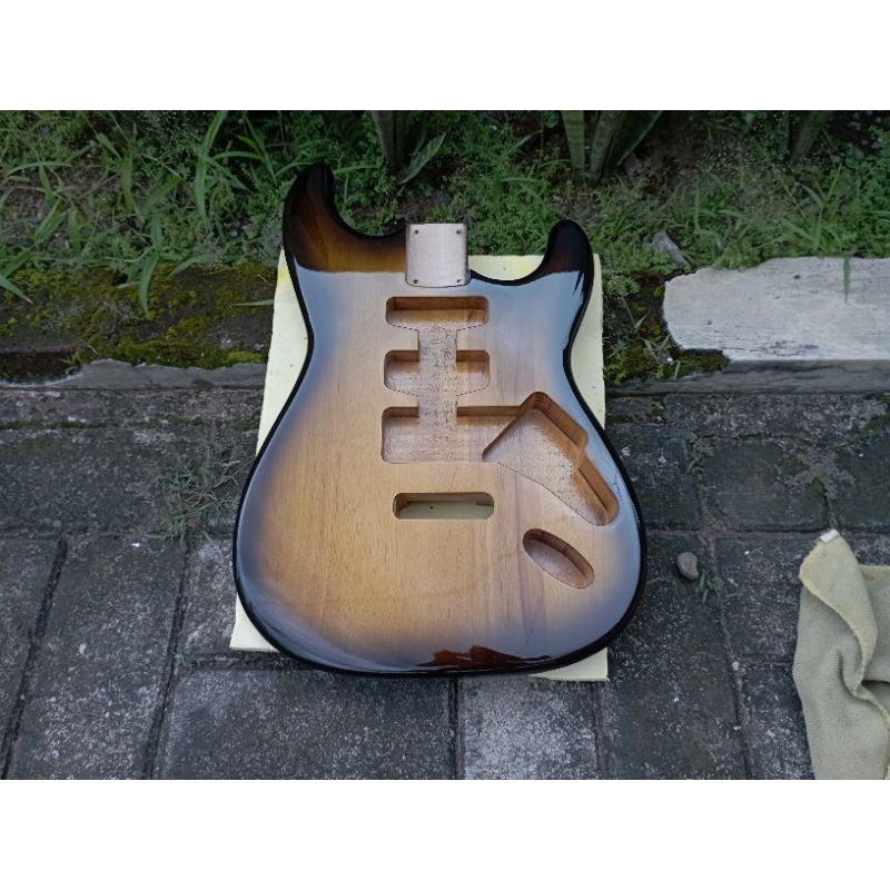 Body Gitar Fender Squier Stratocaster Sunburst