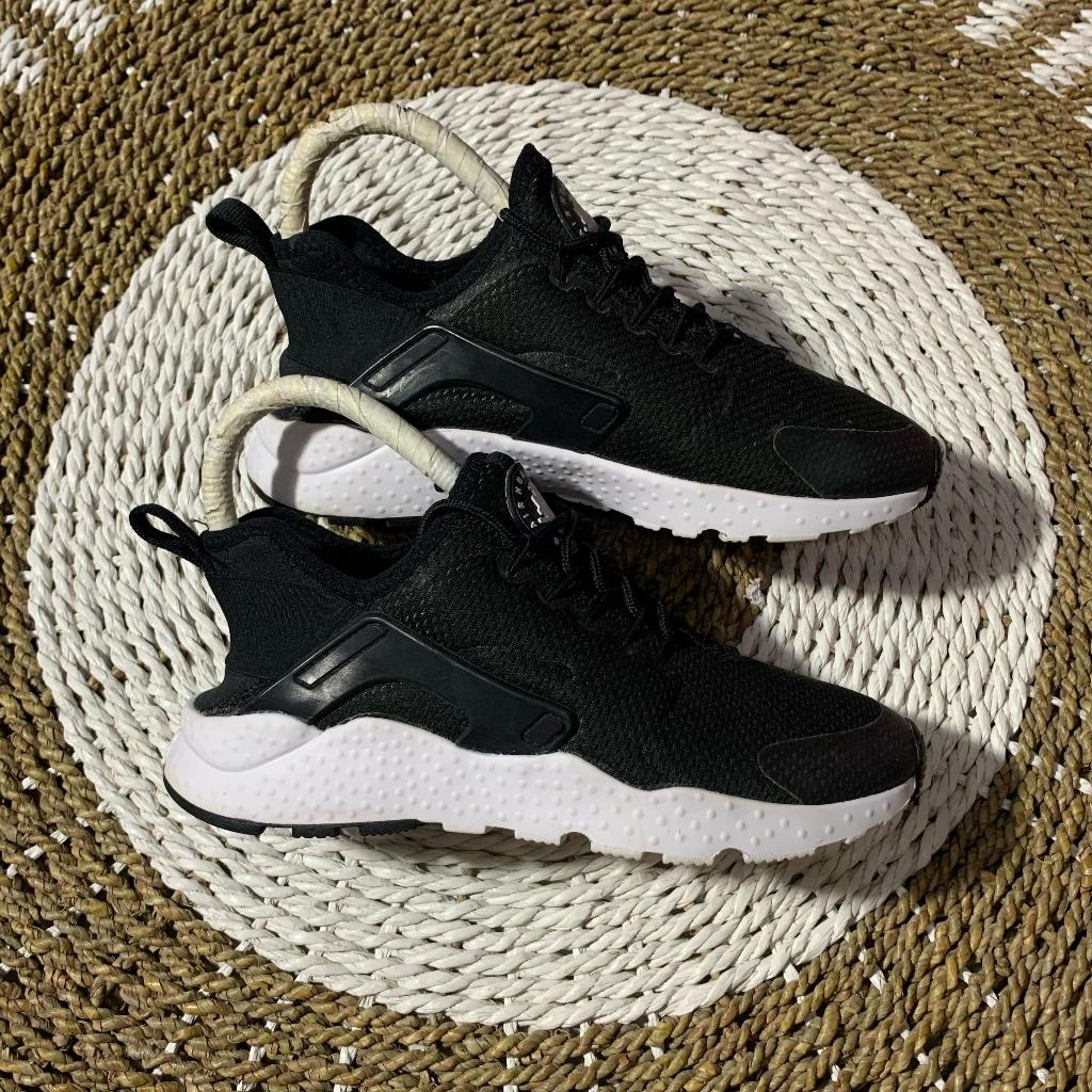 Second Branded Sepatu Adidas Huarache Size 36/25.5cm Hitam Putih Mulus Seperti Baru