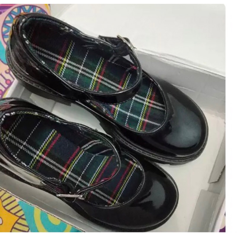 pl sepatu sendal docmart