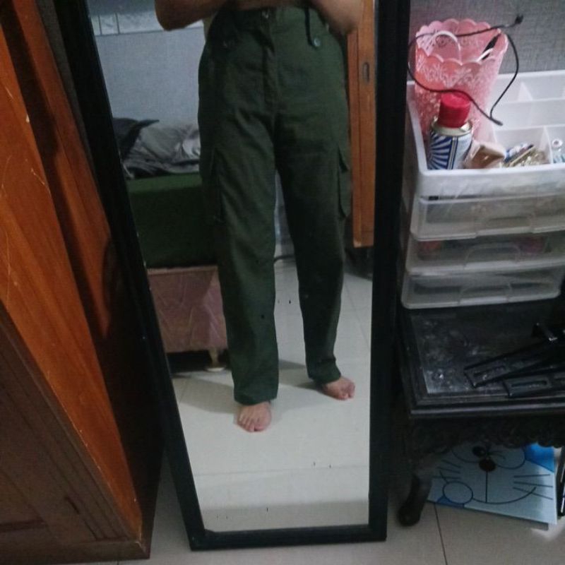 celana cargo second koleksi pribadi kargo warna hijau army size M