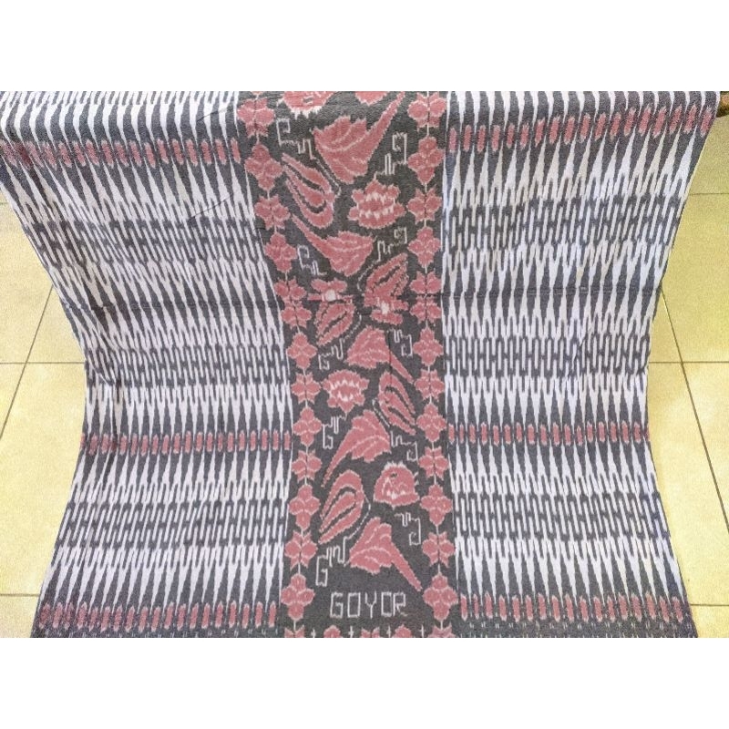 sarung tenun goyor putih kembang