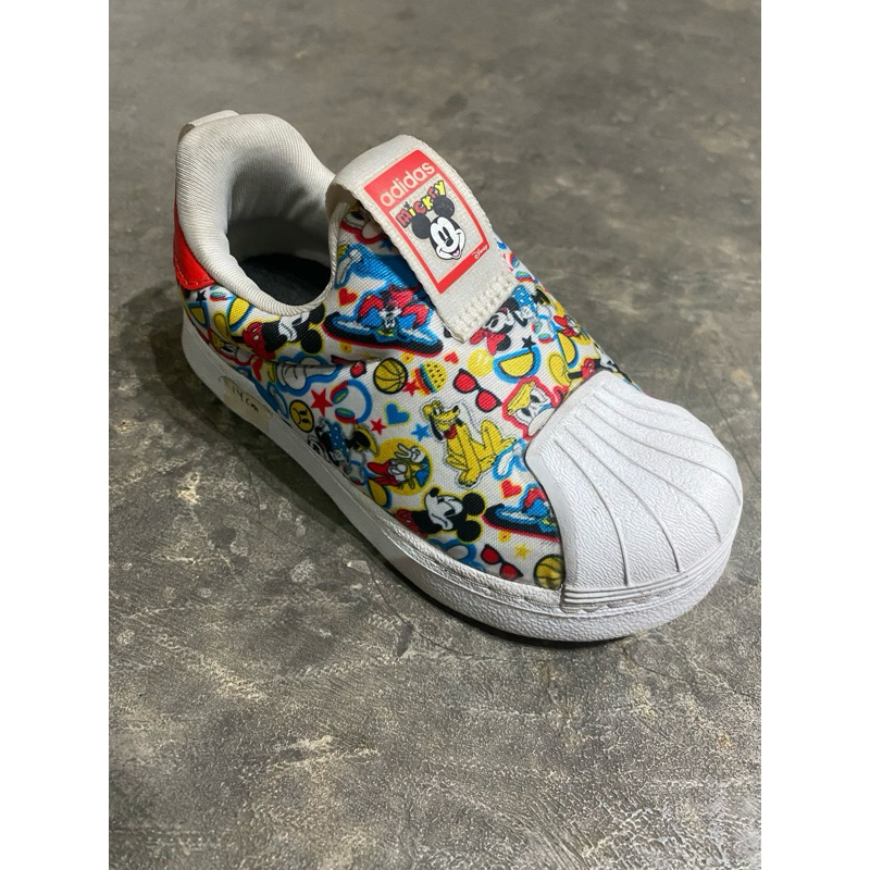 Sepatu casual anak Adidas x Disney Mickey Superstar