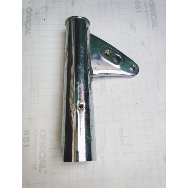 Kuping lampu kanan ori honda CB125