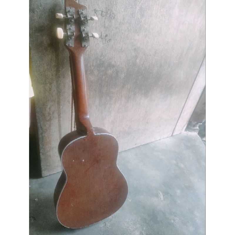 gitar kecil