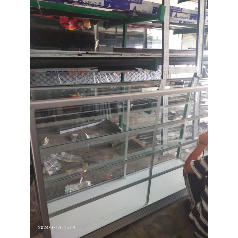 Etalase kaca ukuran 1,2 meter
