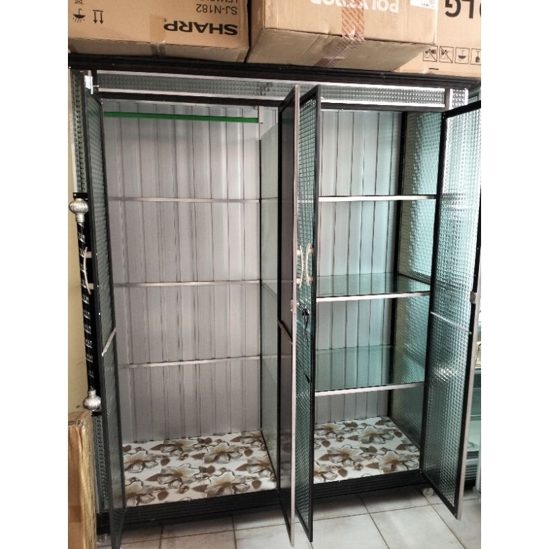 Lemari pakaian 4pintu kaca