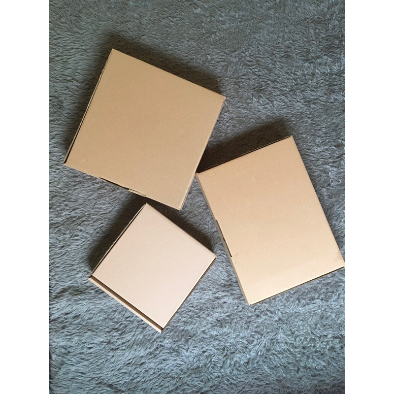 

Kardus Box/Dus Kue Coklat/Dus Die Cut/Box Hampers Lebaran