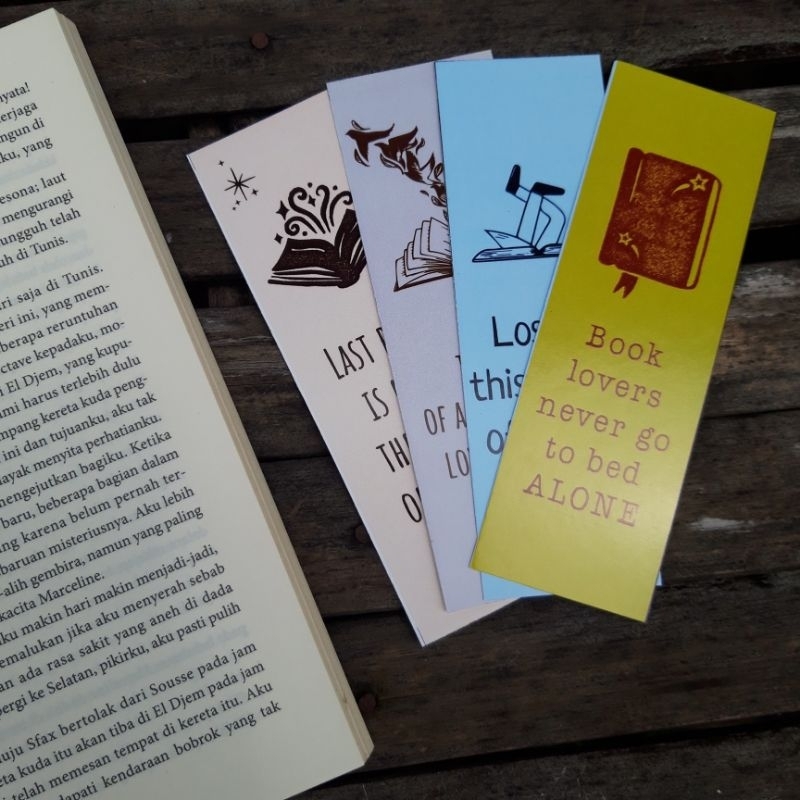 

Pembatas Bacaan Bookmark 14x4,5CM-Penanda Bacaan Motif Quotes