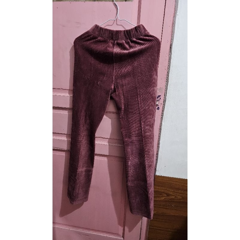Uniqlo Woman Flare Corduroy Pants : Burgundy (S)