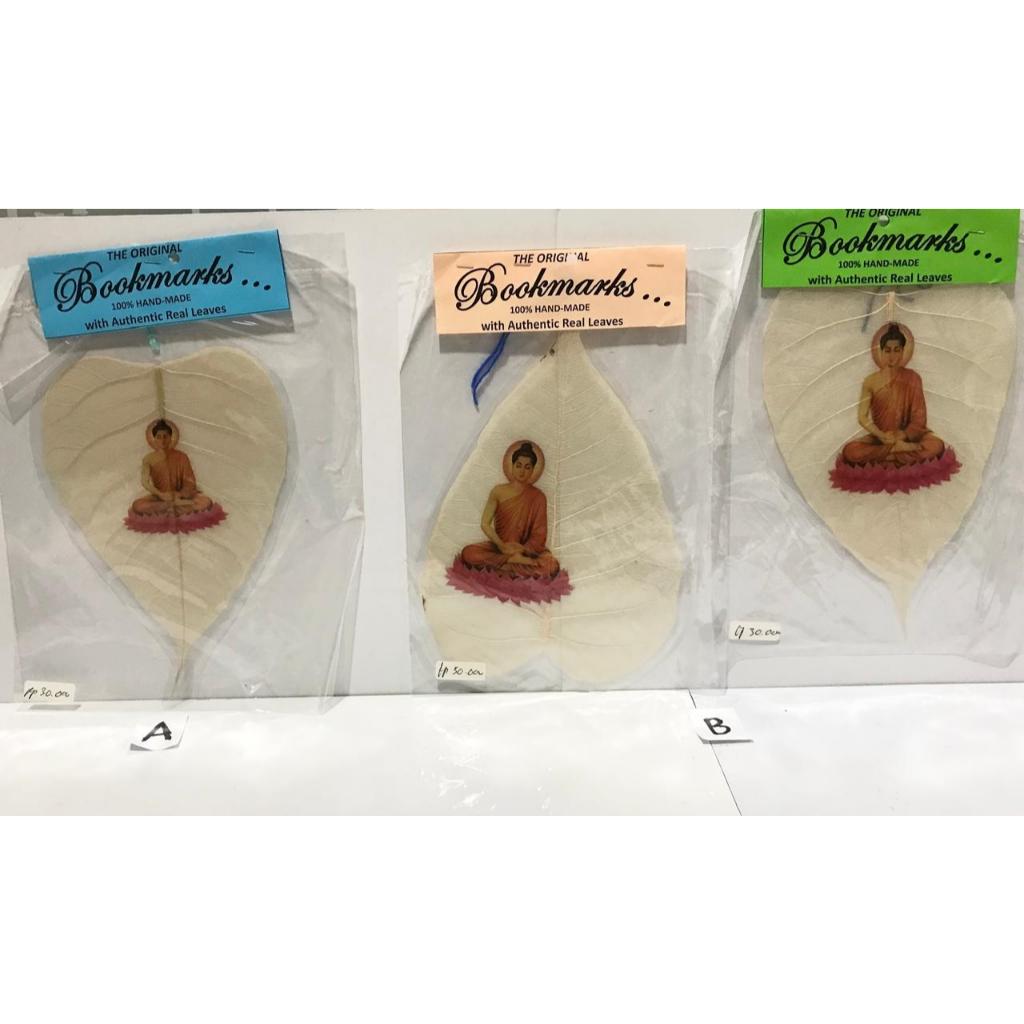 

BOOKMARK/PEMBATAS BUKU/GANTUNGAN DAUN BODHI ASLI HANDMADE BUDDHA DUDUK TINGGI +/- 20 cm