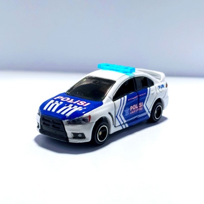 Diecast skala 1/64 tomica mitsubishi lancer evolution x kastem mobil polisi indonesia pjr patwal