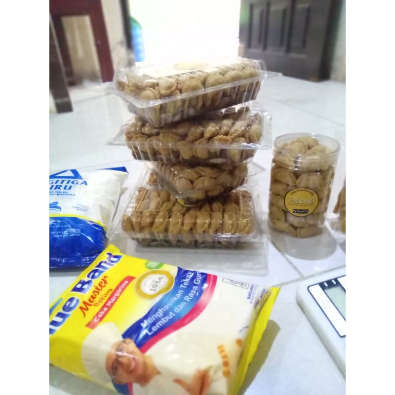 

pastel kering abon sapi