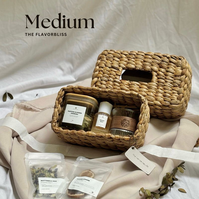 

The Rattantouille // MEDIUM Gift box | Hampers | Kado Ulang Tahun | Kado Resign | Perfume | Cookies | Teh