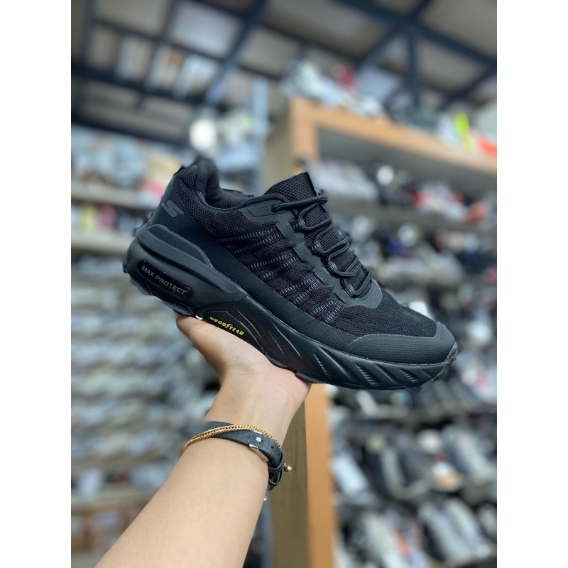 SKECHERS MAX PROTECT FULL BLACK