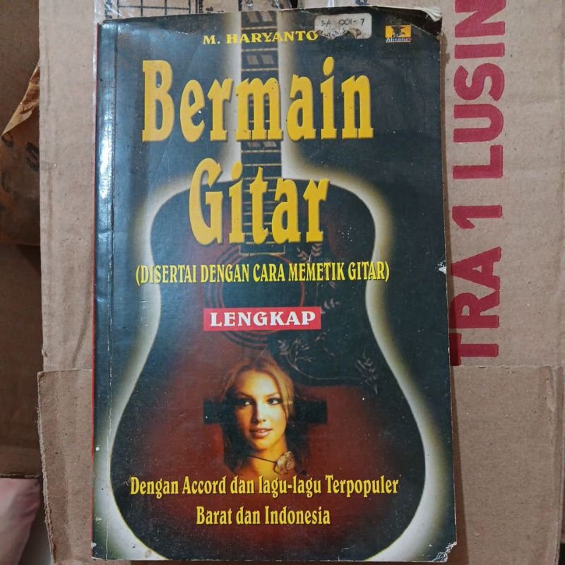 Buku Bekas Bermain Gitar