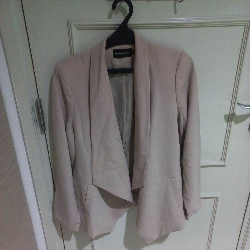 blazer wanita brand executive