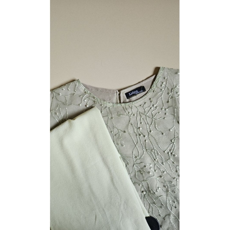 Preloved atasan kebaya sage green (+ hijab)