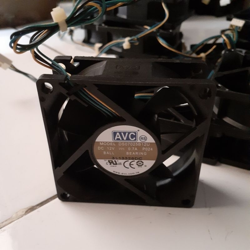 Delta-AVC kipas dc 12V 7cm 4 pin kabel