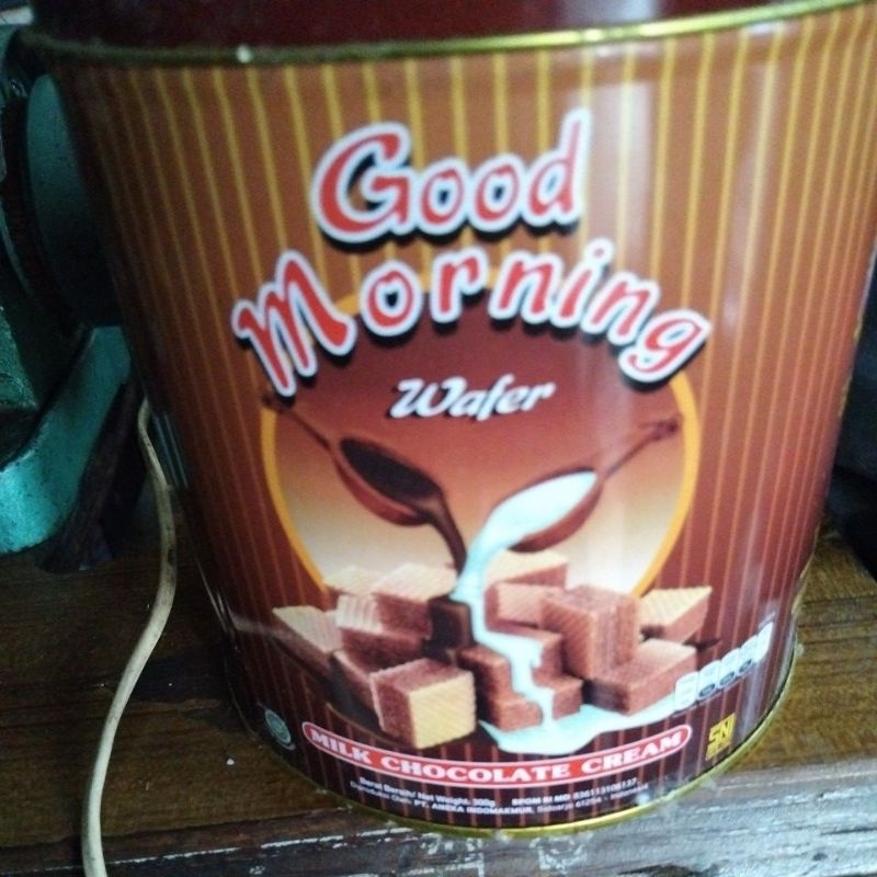 

Kaleng bekas wafer ada tutup