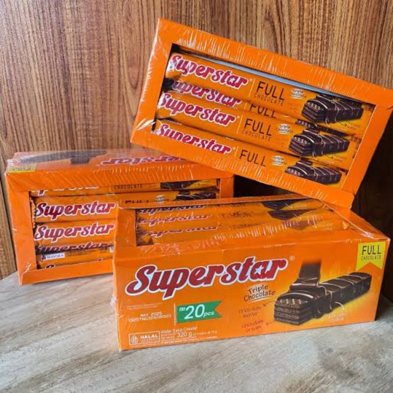 

Superstar Triple Chocolate Wafer Salure Cokelat Isi 20 Bungkus x 12,5 g
