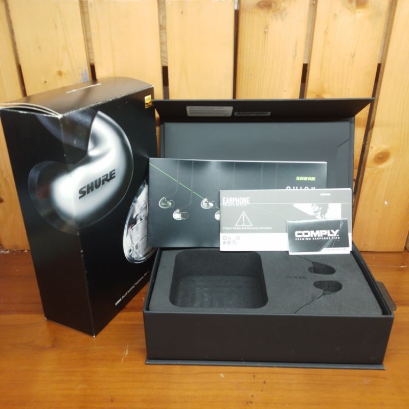

KARDUS KOTAK DUS BOX ORIGINAL AUTHENTIC SOUND ISOLATING EARPHONES SHUR3 SE846 GRAPHITE