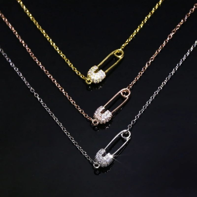 ( COD ) Kalung Liontin Wanita Trendy Model Safety Pin Dengan Bahan Titanium Elegan Anti Karat Dan Lu