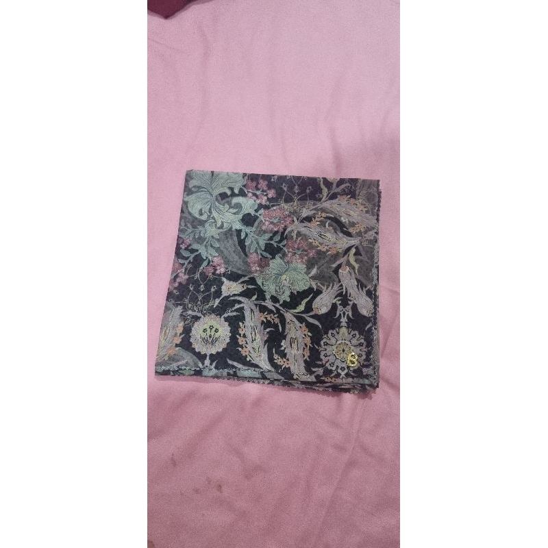 Buttonscarves Royale Black