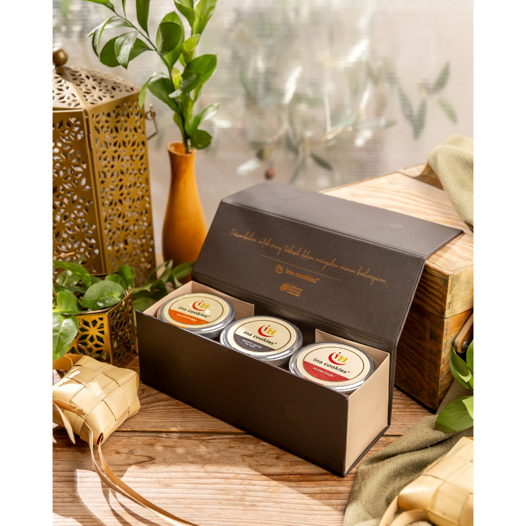 

HAMPER JAR BOX KUE KERING LEBARAN INA COOKIES