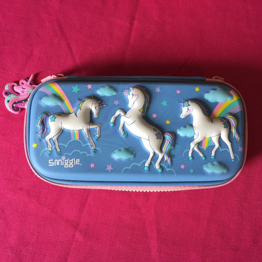 

Tempat pensil SMIGGLE