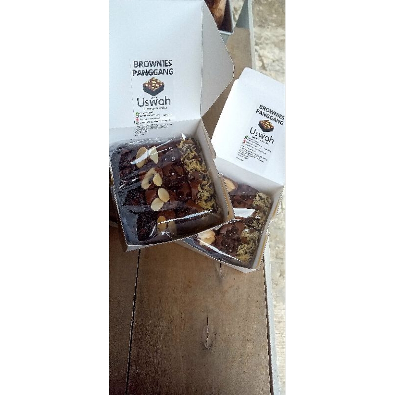 

Fudgy brownies ukuran 10x10cm