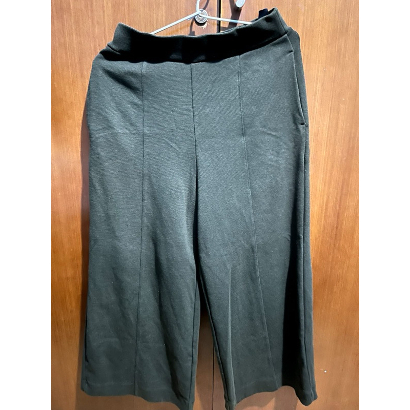 PRELOVED - Uniqlo Kulot Knit Hijau Tua