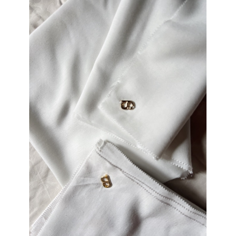 buy 1 get 1 hijab pin B preloved dapat 2 warna putih tulang