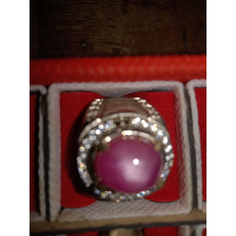 Batu permata Ruby ster