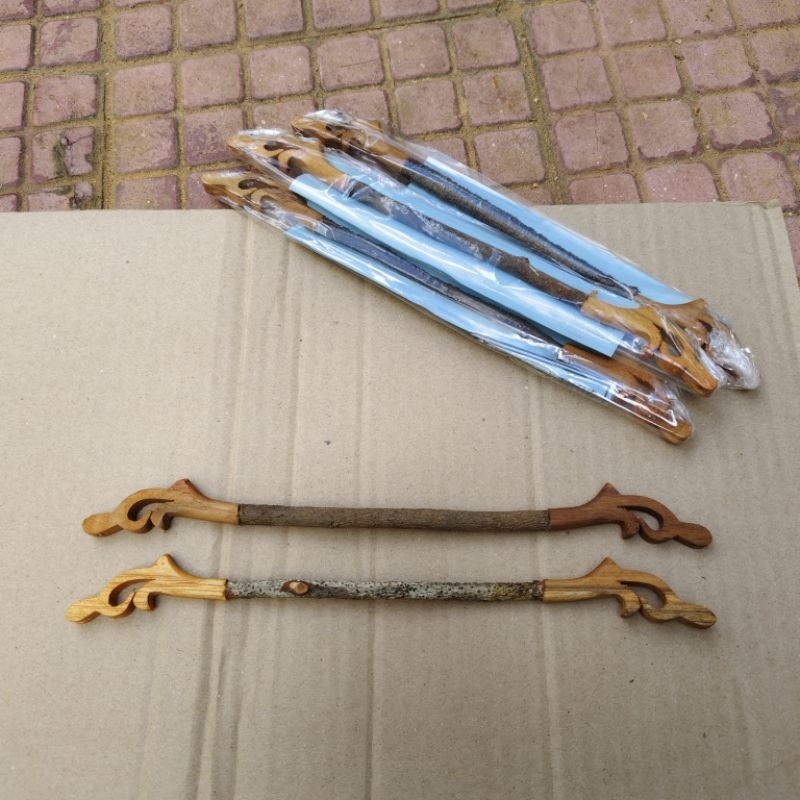 Tangkringan Ukir Pleci Helopet