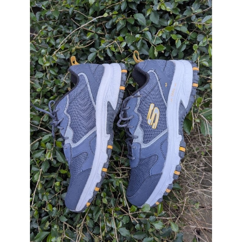 sepatu Skechers Trail gunung 42