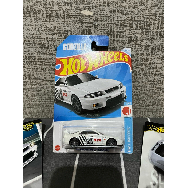 Hot Wheels R33 Godzilla